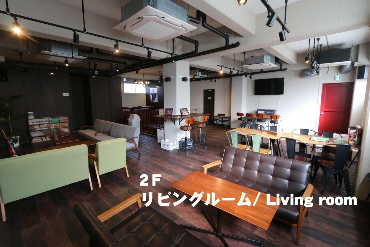 Red Helmet House & Sports Bar Hiroshima Vandrehjem Eksteriør billede
