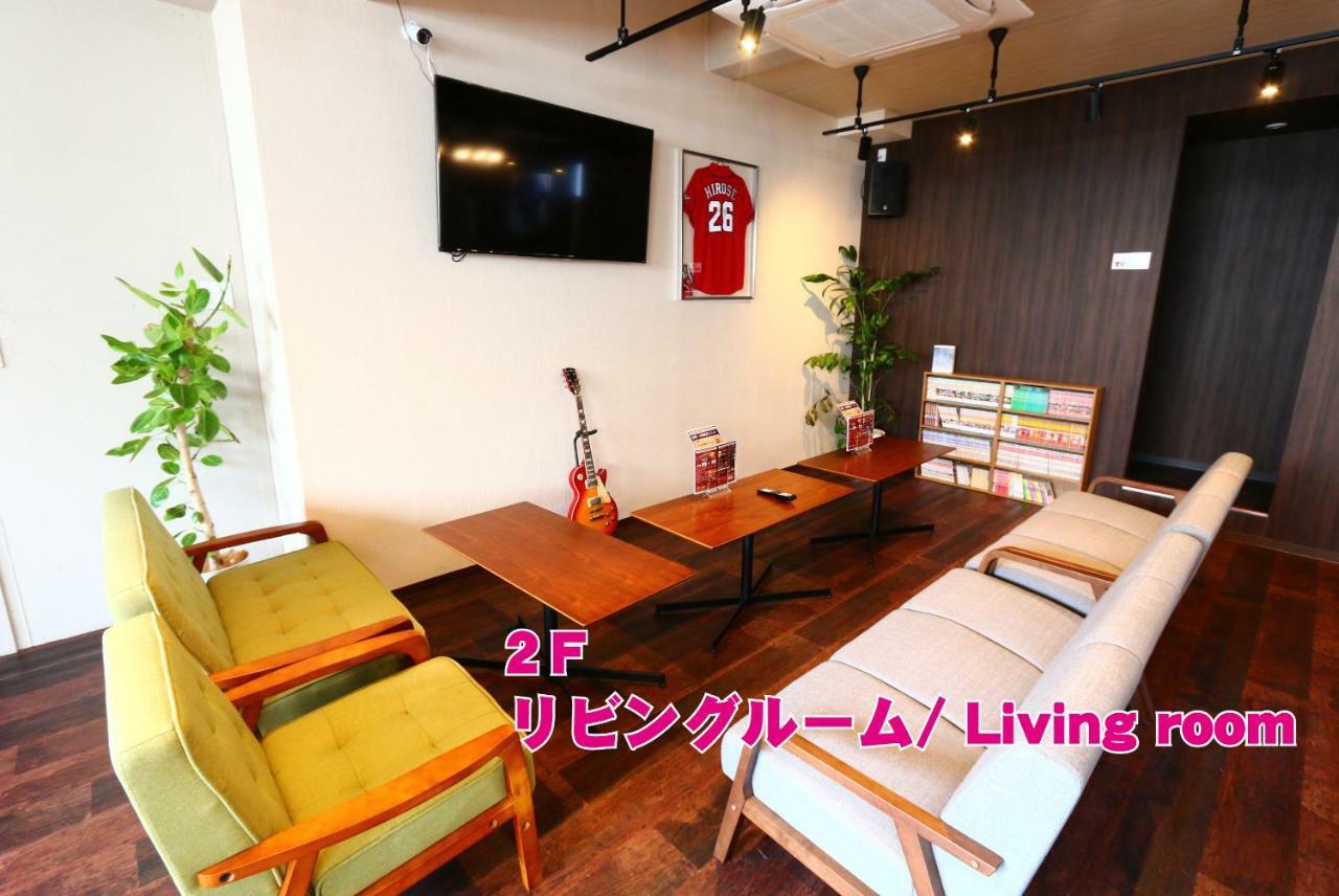 Red Helmet House & Sports Bar Hiroshima Vandrehjem Eksteriør billede